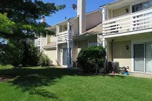 1042 Courtland Dr, Buffalo Grove, IL 60089 - Photo 6