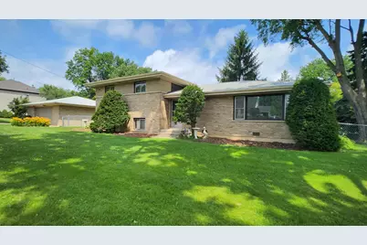 1030 W Kenilworth Avenue, Palatine, IL 60067 - Photo 1
