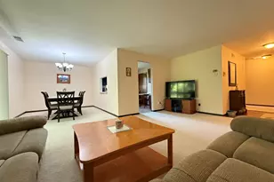 6135 Essex Ct, Willowbrook, IL 60527 - Photo 4