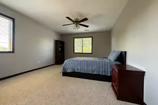 6135 Essex Ct, Willowbrook, IL 60527 - Photo 10