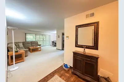 6135 Essex Court #D, Willowbrook, IL 60527 - Photo 2