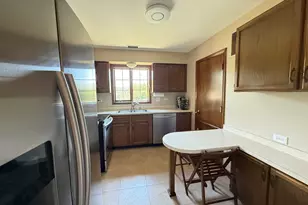 6135 Essex Ct, Willowbrook, IL 60527 - Photo 6