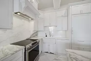 3323 N Paulina St, Chicago, IL 60657 - Photo 2