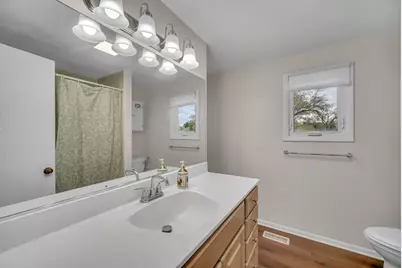 401 Greentree Parkway, Libertyville, IL 60048 - Photo 24