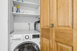 1044 W Byron St, Chicago, IL 60613 - Photo 12