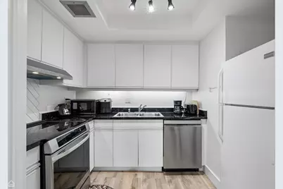 40 E Delaware Place #1204, Chicago, IL 60611 - Photo 8