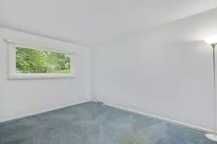 393 Grandview Ave, Glen Ellyn, IL 60137 - Photo 10