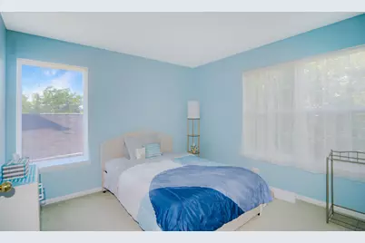384 S Clearview Circle, Round Lake, IL 60073 - Photo 16