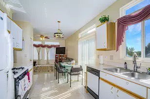384 S Clearview Circle, Round Lake, IL 60073 - Photo 8
