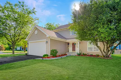 384 S Clearview Circle, Round Lake, IL 60073 - Photo 2
