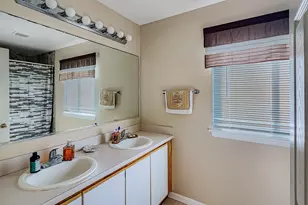 384 S Clearview Circle, Round Lake, IL 60073 - Photo 20