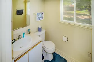 384 S Clearview Circle, Round Lake, IL 60073 - Photo 12