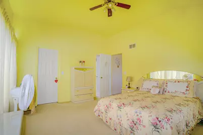 384 S Clearview Circle, Round Lake, IL 60073 - Photo 14