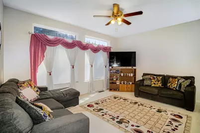 384 S Clearview Circle, Round Lake, IL 60073 - Photo 10