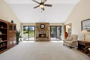 6N731 Willowbrook Dr, Saint Charles, IL 60175 - Photo 4