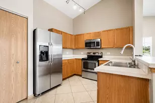 1623 Silverstone Dr, Carpentersville, IL 60110 - Photo 6