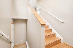 1623 Silverstone Dr, Carpentersville, IL 60110 - Photo 2