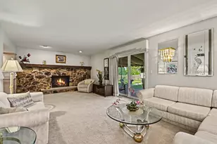 421 E Barclay Ct, Elmhurst, IL 60126 - Photo 2