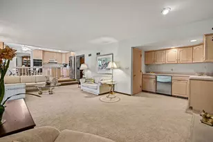 421 E Barclay Ct, Elmhurst, IL 60126 - Photo 4