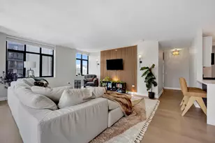 630 N State St, Chicago, IL 60654 - Photo 4