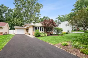 678 Sheehan Ave, Glen Ellyn, IL 60137 - Photo 2