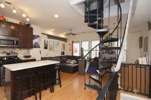 2110 W 18th Pl, Chicago, IL 60608 - Photo 2