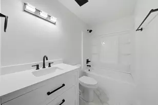 527 Alton Ct, Carol Stream, IL 60188 - Photo 12