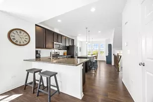 4467 Monroe Ct, Naperville, IL 60564 - Photo 6