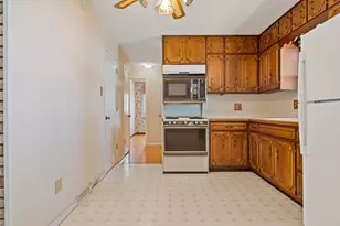 99 Indianwood Dr, Thornton, IL 60476 - Photo 6
