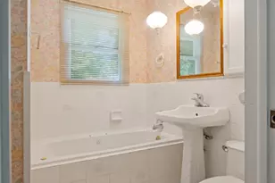 99 Indianwood Dr, Thornton, IL 60476 - Photo 10