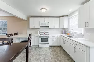 409 Englewood Ave, Hillside, IL 60162 - Photo 6