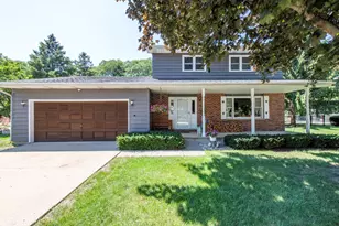 512 Cavin Ave, Winthrop Harbor, IL 60096 - Photo 1