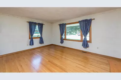 512 Cavin Avenue, Winthrop Harbor, IL 60096 - Photo 6