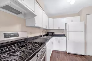 4000 Bayside Dr, Palatine, IL 60074 - Photo 6