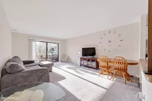 4000 Bayside Dr, Palatine, IL 60074 - Photo 2
