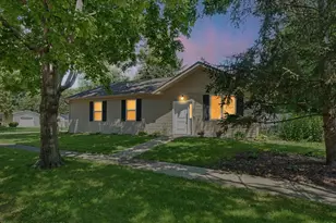 2014 Winchester Dr, Champaign, IL 61821 - Photo 2