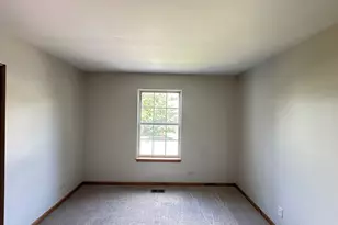 285 Shipland Dr, Crystal Lake, IL 60012 - Photo 12
