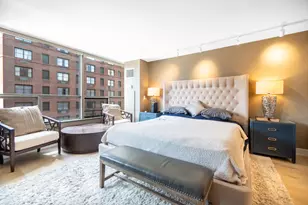 110 E Delaware Pl, Chicago, IL 60611 - Photo 18