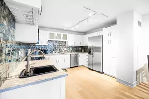 110 E Delaware Pl, Chicago, IL 60611 - Photo 10