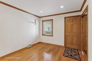5261 Mulford St, Skokie, IL 60077 - Photo 12