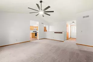 510 W Hitt St, Mount Morris, IL 61054 - Photo 2