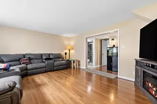 5701 Bedford Ct, Hanover Park, IL 60133 - Photo 22