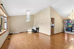 5701 Bedford Ct, Hanover Park, IL 60133 - Photo 6
