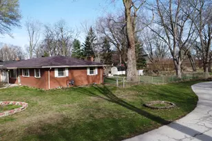 2775 E Riverview Dr, Kankakee, IL 60901 - Photo 4