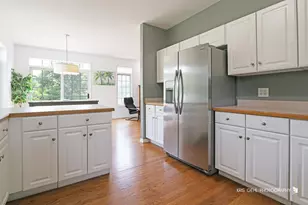 1277 Queen Ann Ln, Gurnee, IL 60031 - Photo 10