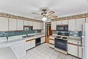 2205 Bluebird Ln, Rolling Meadows, IL 60008 - Photo 6