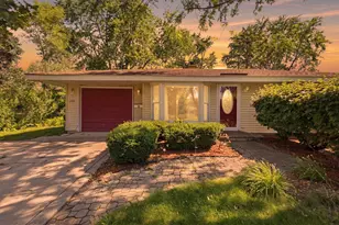 1624 W Weathersfield Way, Schaumburg, IL 60193 - Photo 2