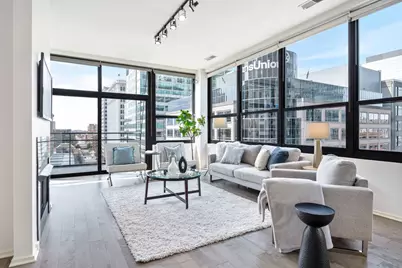 130 S Canal Street #803, Chicago, IL 60606 - Photo 2