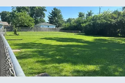 2201 N Hawthorne Avenue, Melrose Park, IL 60164 - Photo 2