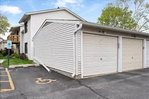 36 Constitution Ct, Vernon Hills, IL 60061 - Photo 16